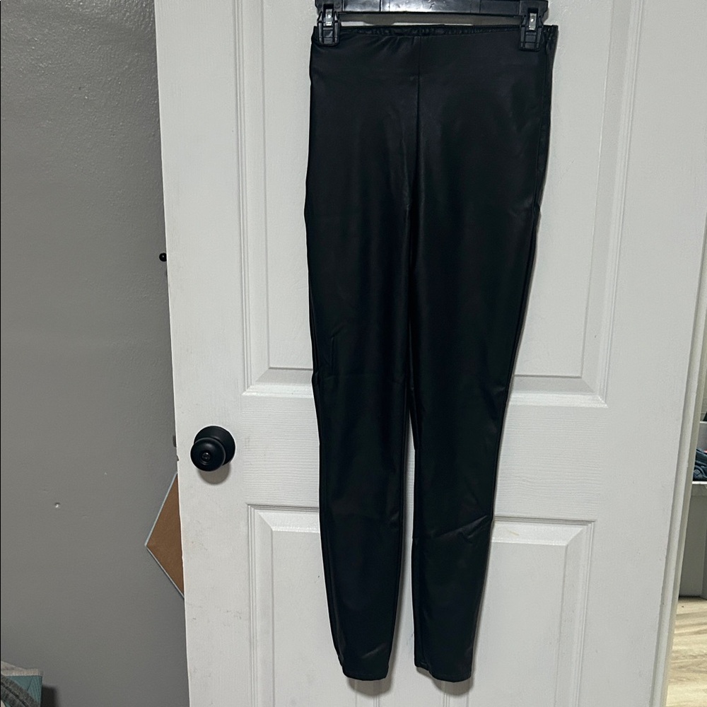 Black imitation leather leggings/pants